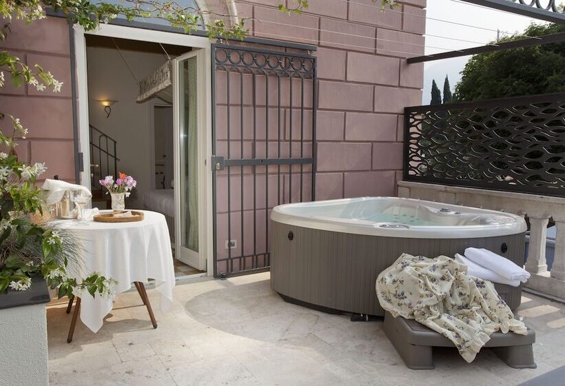 اقامتگاه Bellavista Lakefront Hotel & Apartments