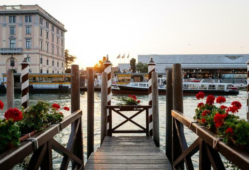 هتل Carlton on The Grand Canal
