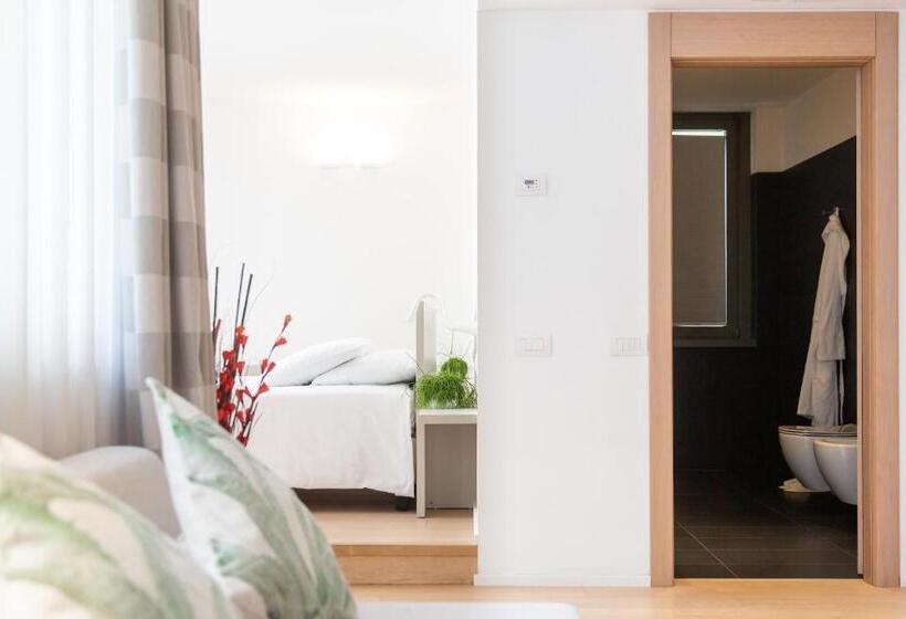 هتل Lago Di Garda