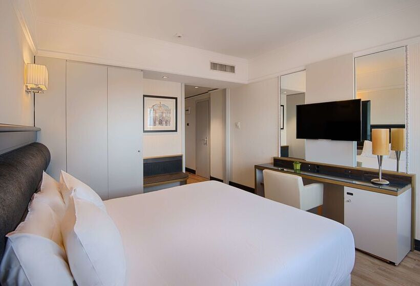 בית מלון כפרי NH Trieste