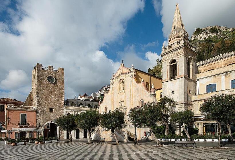 هتل San Domenico Palace, Taormina, A Four Seasons