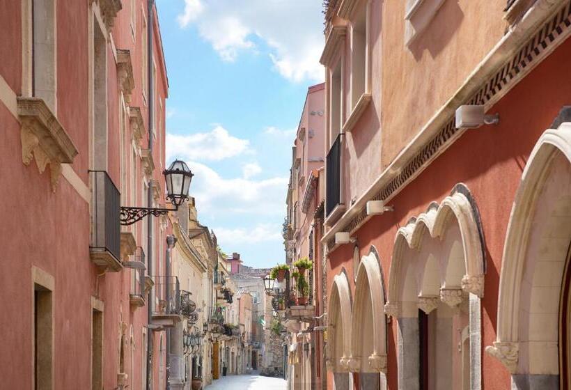 هتل San Domenico Palace, Taormina, A Four Seasons