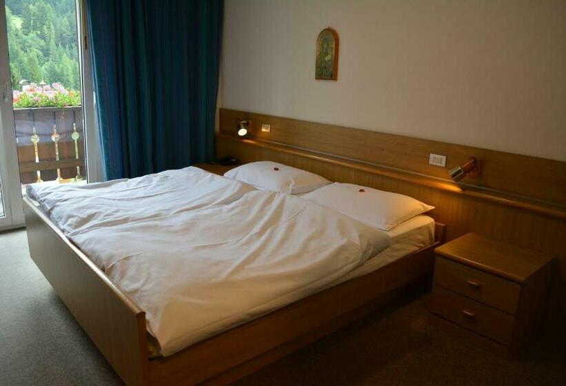 בית מלון כפרי Val Di Fassa