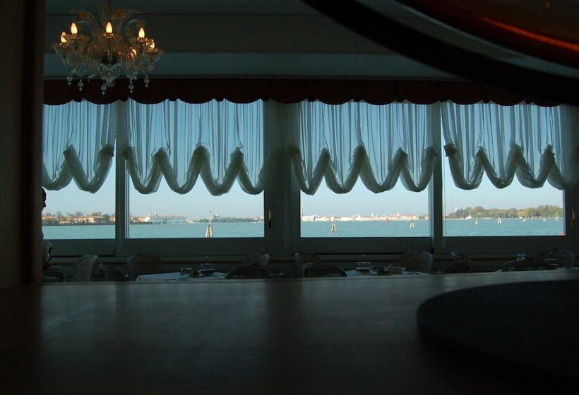 هتل Villa Laguna