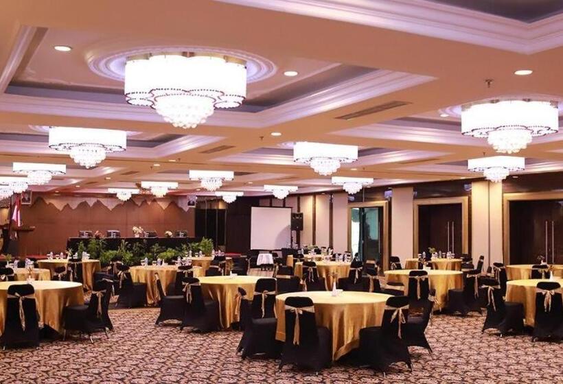 هتل Grand Mahkota