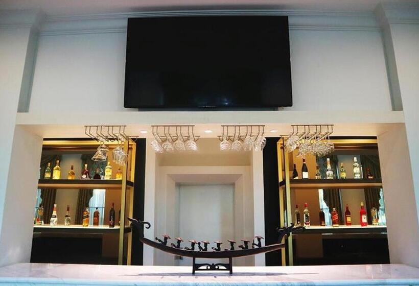 هتل Grand Mahkota