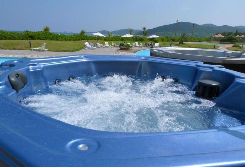 בית מלון כפרי En Resort Kumejima Eef Beach