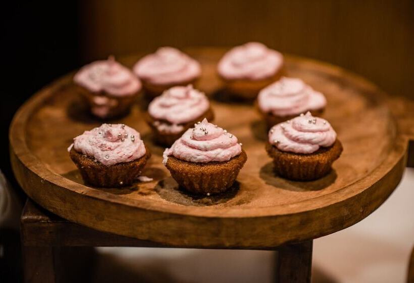 La Paz Gardens Beacon Hotel   Vasco Da Gama Goa