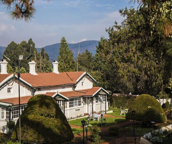 هتل Savoy  Ihcl Seleqtions