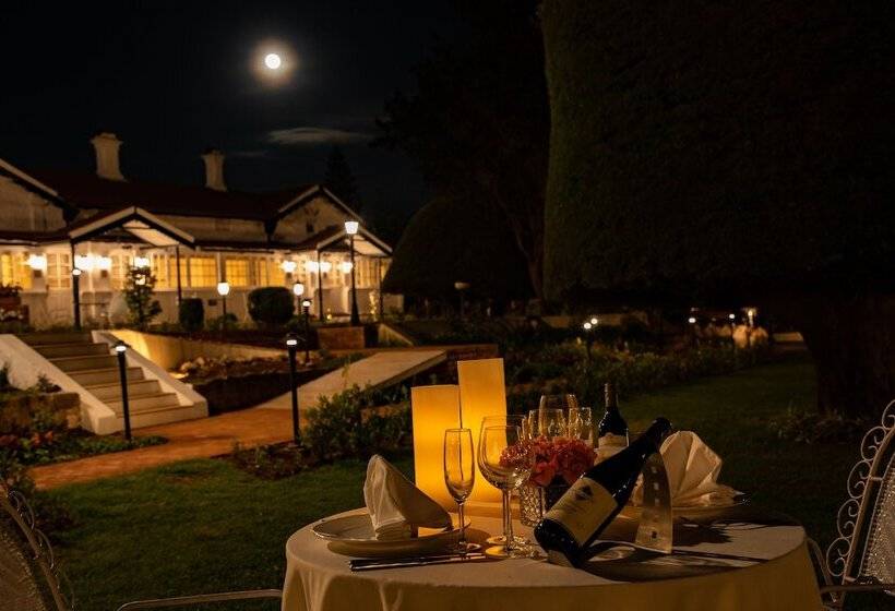 هتل Savoy  Ihcl Seleqtions