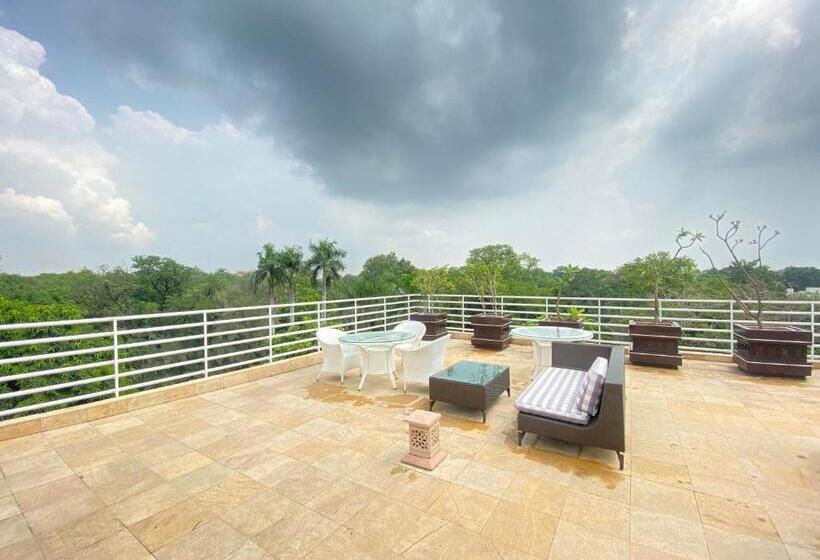 בית מלון כפרי The Claridges New Delhi