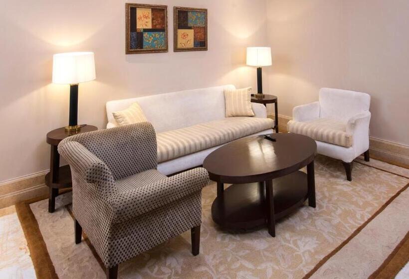 בית מלון כפרי The Claridges New Delhi