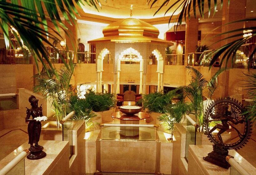 Отель The Leela Mumbai