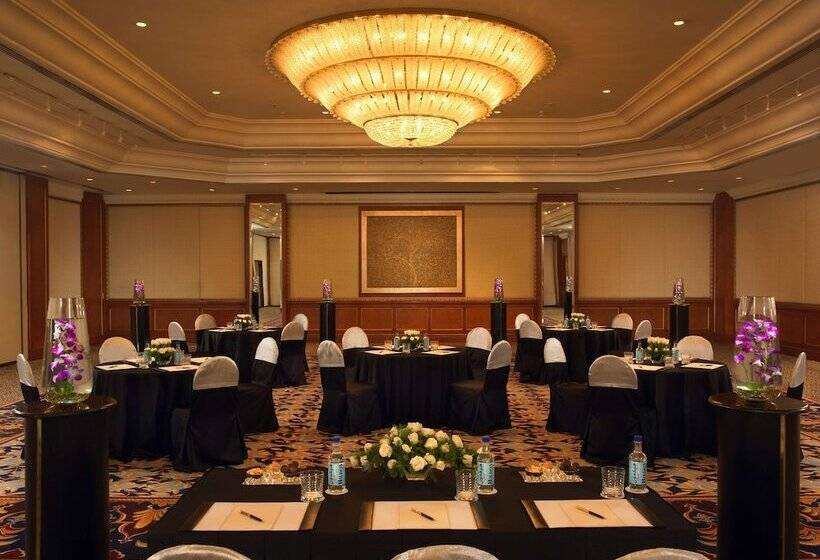 Отель The Leela Mumbai