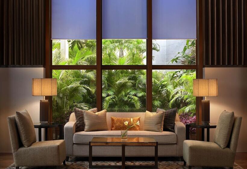 Отель The Leela Mumbai