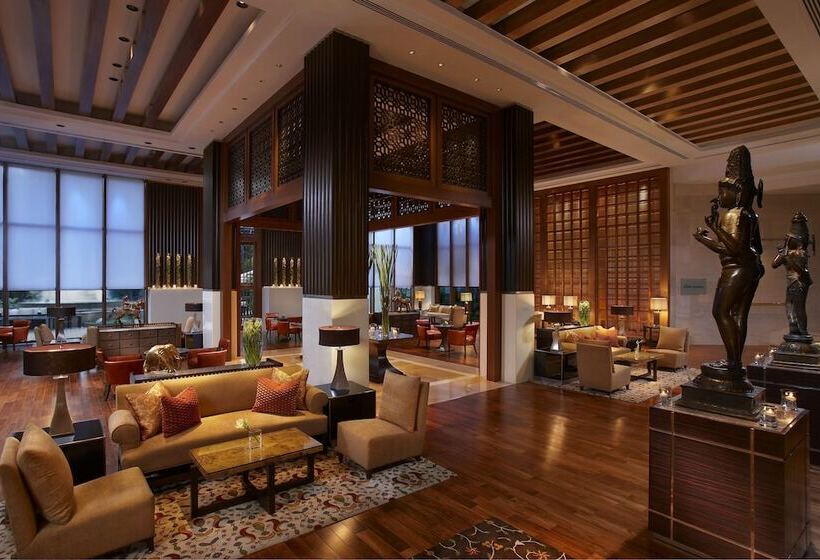 Отель The Leela Mumbai