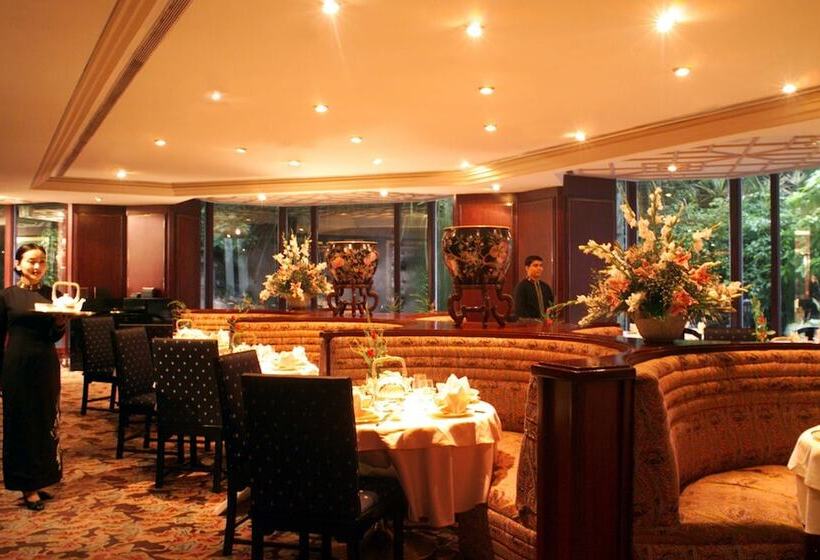 Отель The Leela Mumbai