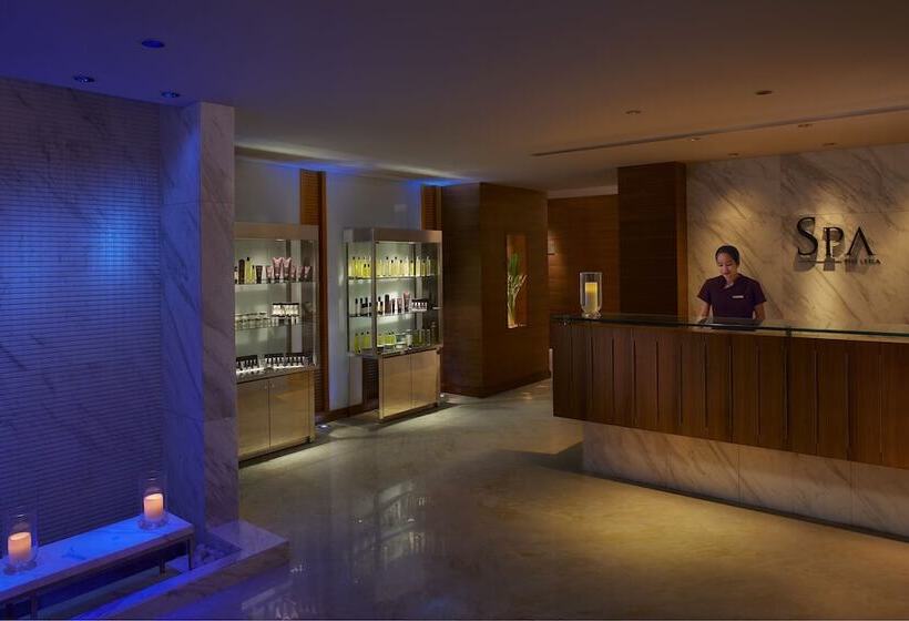 Отель The Leela Mumbai