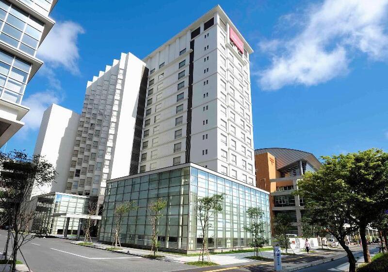 בית מלון כפרי Mercure Okinawa Naha