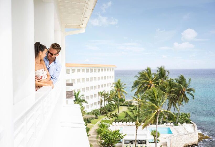 هتل Couples Tower Isle