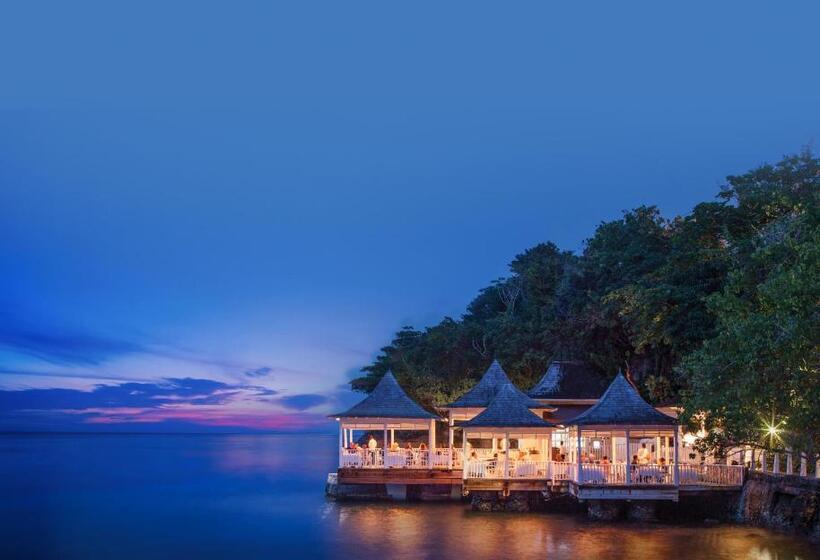 هتل Couples Tower Isle