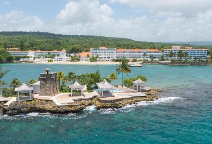 هتل Couples Tower Isle