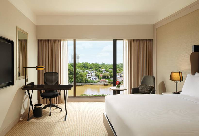 هتل Hilton Kuching