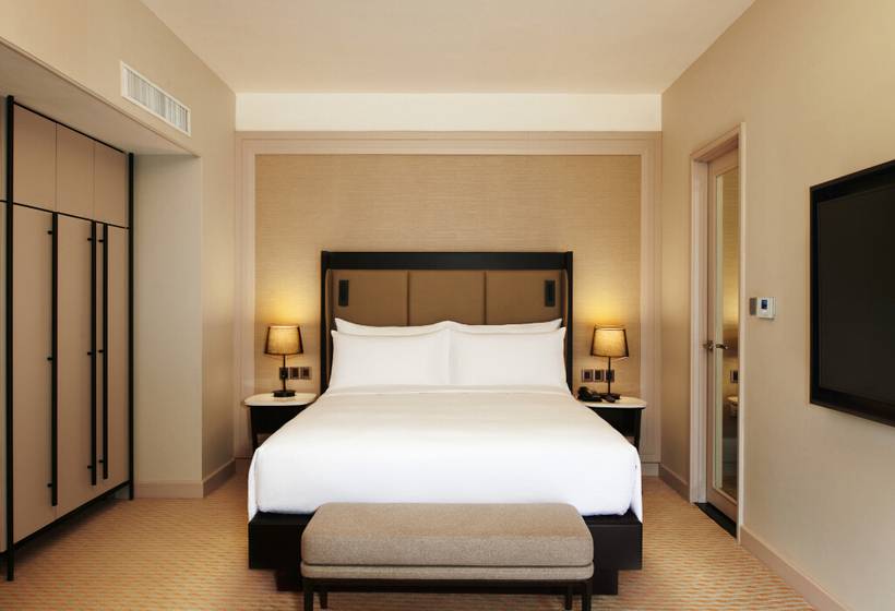 هتل Hilton Kuching