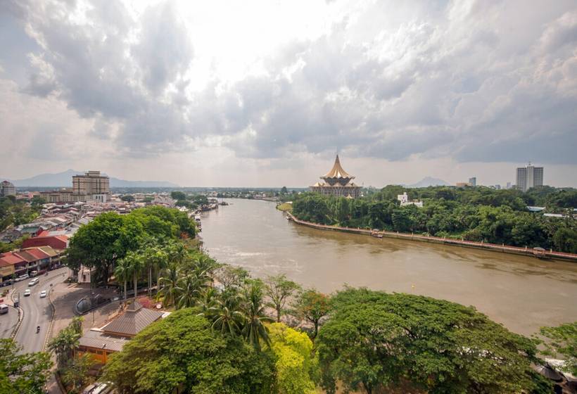 هتل Hilton Kuching