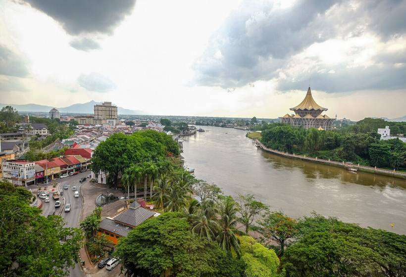 هتل Hilton Kuching