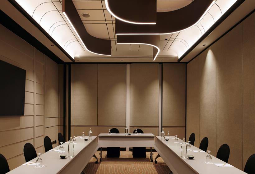 هتل Hilton Kuching
