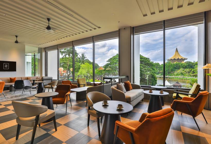 هتل Hilton Kuching
