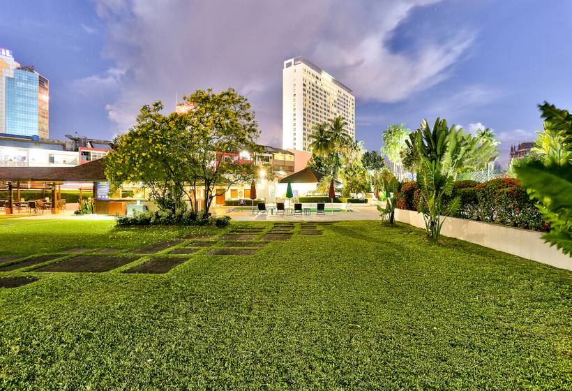 هتل Hilton Kuching