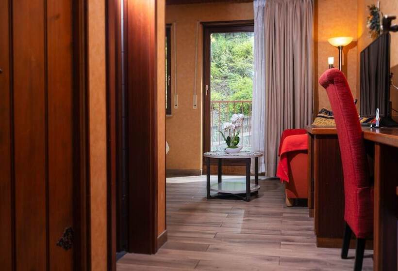 هتل Hostellerie Val Fleuri