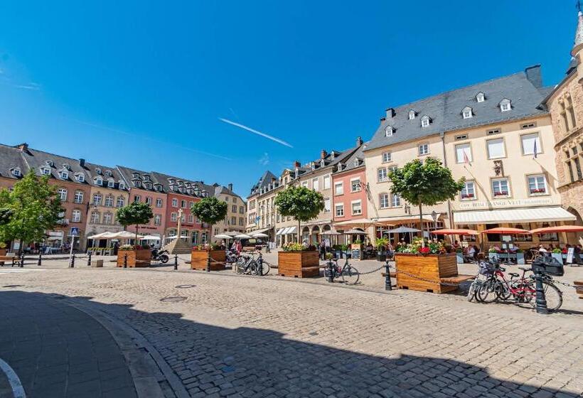 هتل Hôtel Le Petit Poète