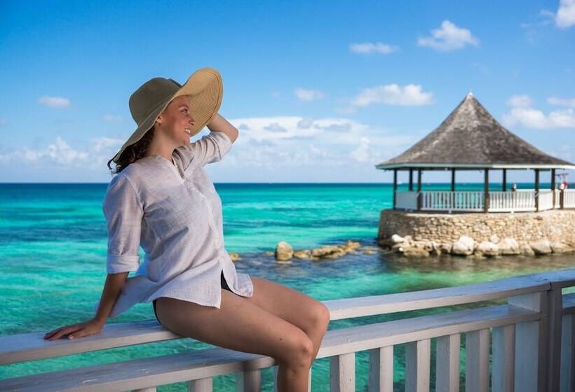 هتل Seagarden Beach Resort  All Inclusive