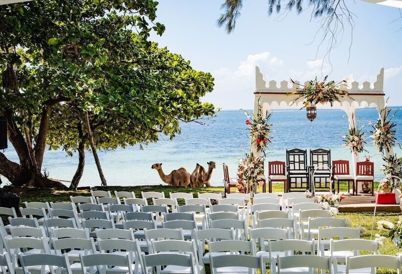 בית מלון כפרי Serena Beach Resort & Spa