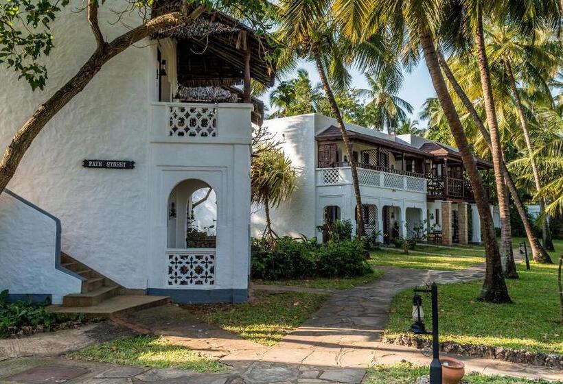 בית מלון כפרי Serena Beach Resort & Spa