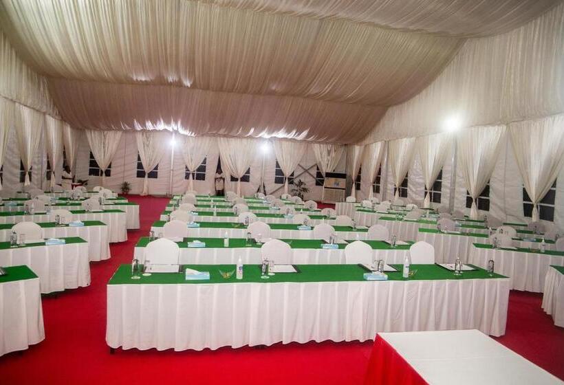 בית מלון כפרי Serena Beach Resort & Spa