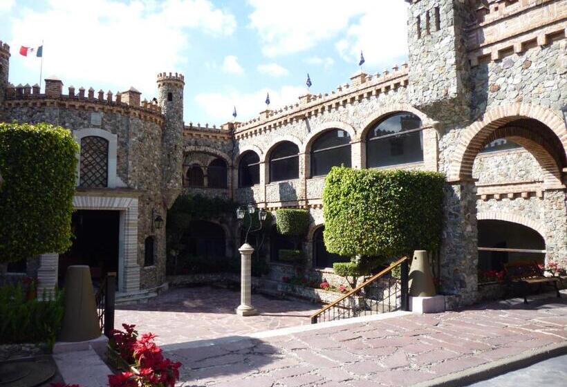 هتل Castillo De Santa Cecilia