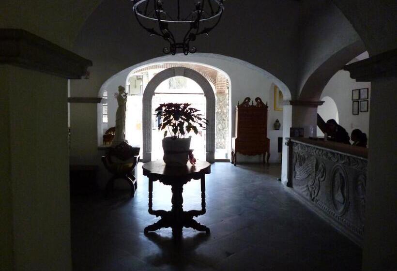هتل Castillo De Santa Cecilia