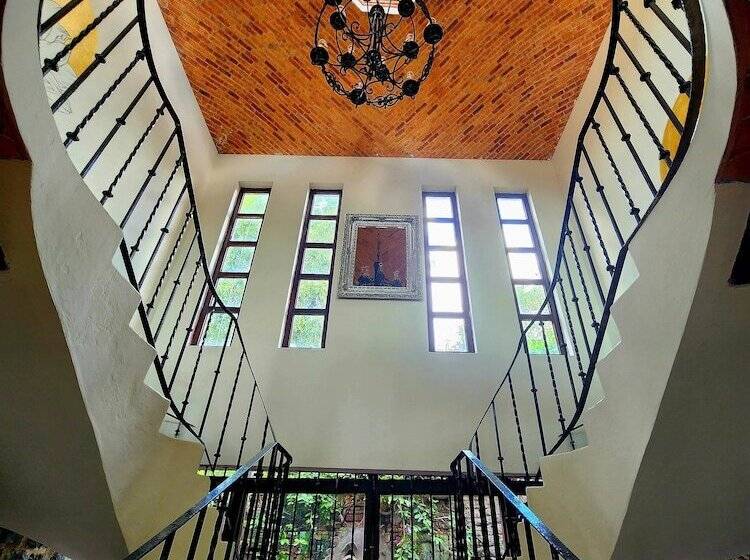هتل Hacienda De Las Flores