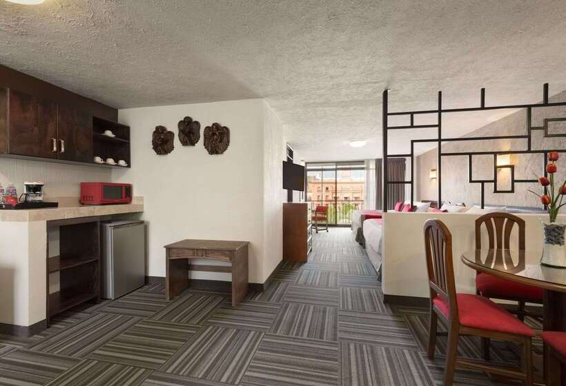 هتل Ramada Plaza By Wyndham Leon