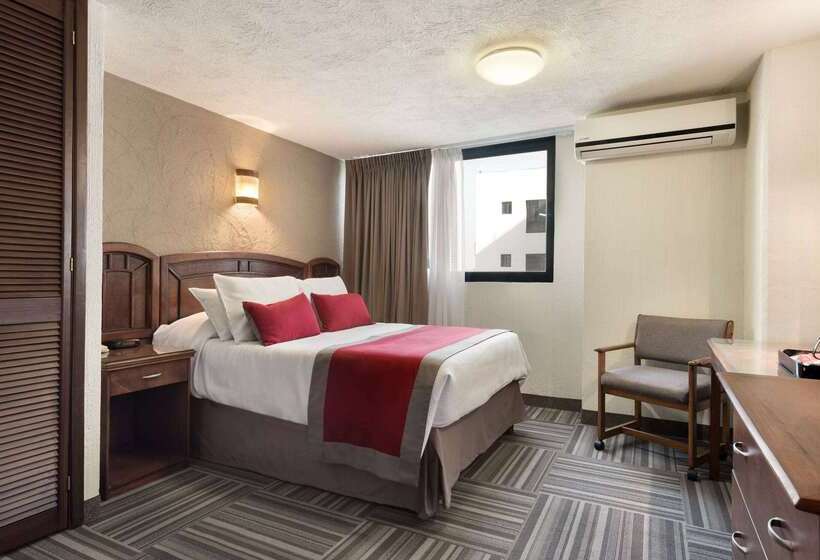 هتل Ramada Plaza By Wyndham Leon