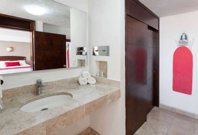 هتل Ramada Plaza By Wyndham Leon