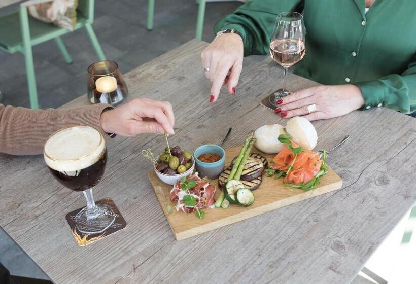 Beach Hotel I Kloeg Collection