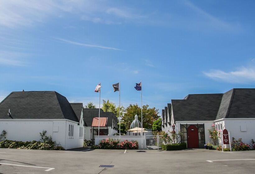 هتل Camelot Motor Lodge