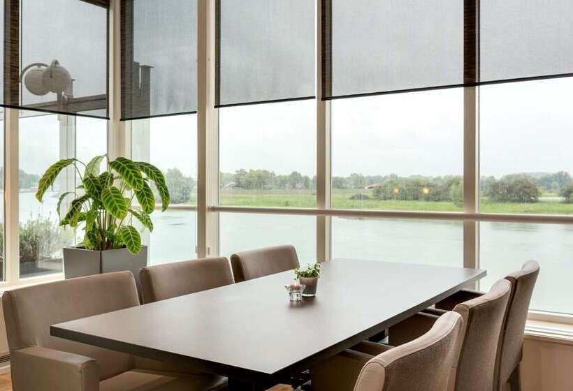 هتل NH Arnhem Rijn