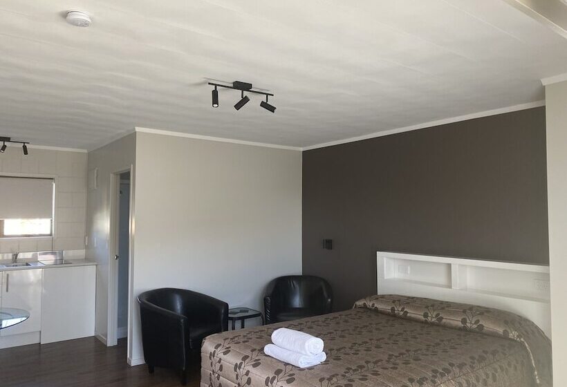 Wayfarer Motel
