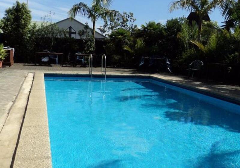 Wayfarer Motel